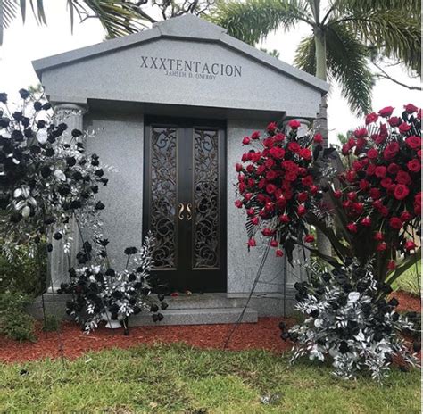 where was xxxtentacion buried.